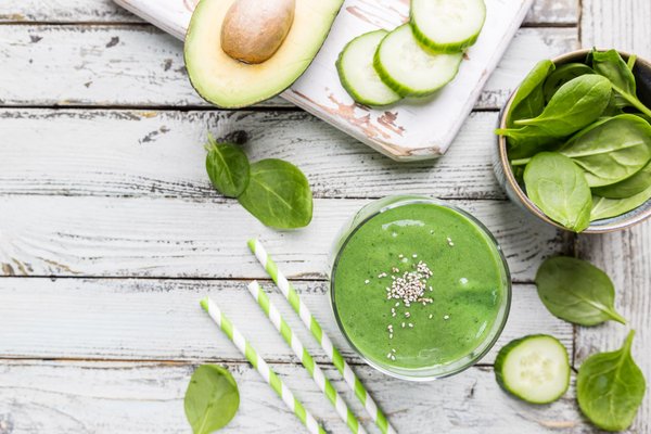 Comment intégrer le thé vert matcha dans une recette de smoothie boostant sans sucre ajouté?